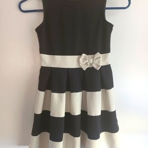 Crazy 8 - Girls Sleeveless Black & White Cocktail  Dress with Bow - Size Med 7